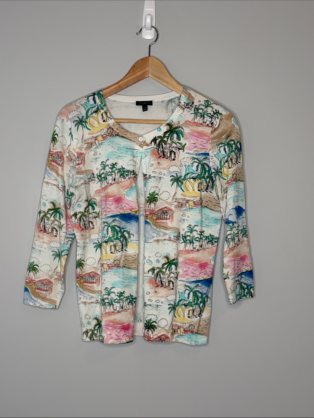 Talbots White Knit Top with Subtle Mint and Pink Accents in a Tropical Theme